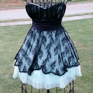 Homecoming, Prom dress